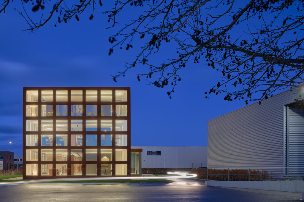 Staalconstructie nieuwbouw kantoorpand staalbouw